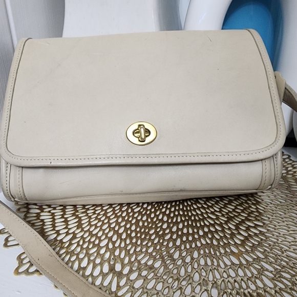 Vintage Coach Ridgefield Flap - Picture 9 of 15